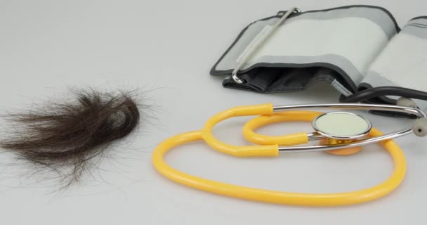 Hair loss and medical equipment time lapse — Stock Video