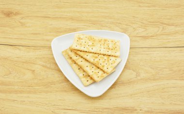 Plaka üzerinde bisküvi