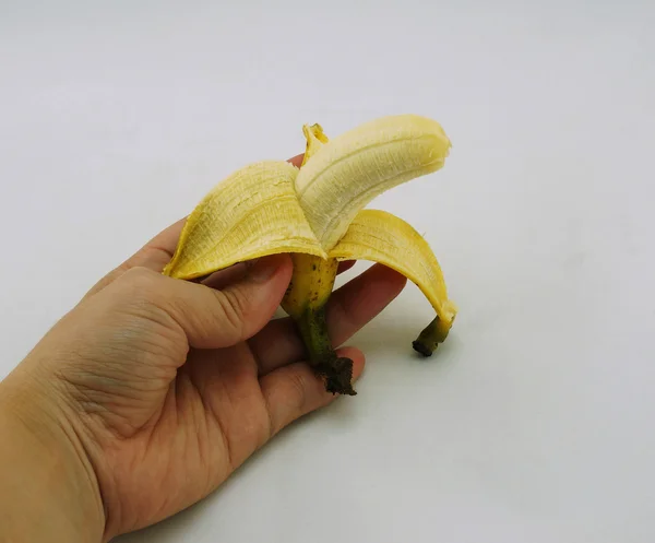 Banana en mano de mujer — Foto de Stock