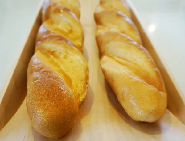 Rolo de pão na mesa — Fotografia de Stock