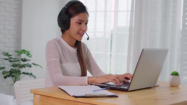 Mujer Asiática Con Auriculares Reunión Vdo Llamada Conferennce Aprender Curso — Vídeos de Stock