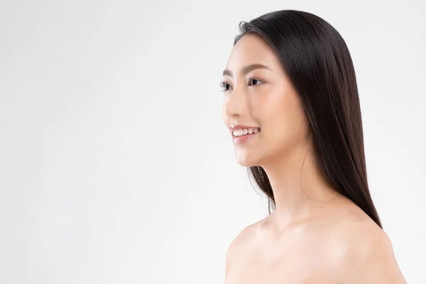 Seitenansicht Der Schönen Asiatin Die Die Kamera Lächelt Mit Sauberer — Stockfoto