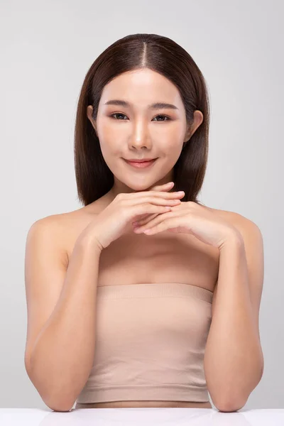 Beautiful Young Asian Woman Looking While Touching Chin Feeling Happy — Stock Photo, Image