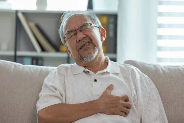 Orang Tua Asia Serangan Jantung Begitu Sakit Dada Dan Penyakit — Stok Foto