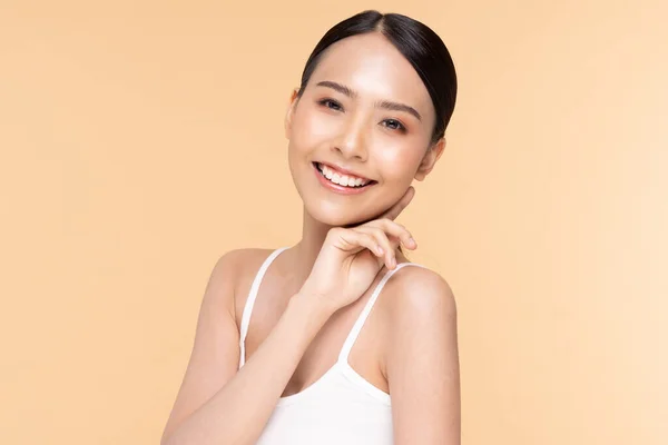 Schöne Asiatische Junge Frau Berührt Weiches Wangenlächeln Mit Sauberer Frischer — Stockfoto