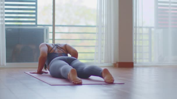 Zpět Zobrazení Calm Athletic Healthy Asian Woman Sports Wear Workout — Stock video
