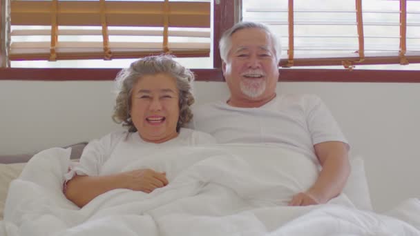 Felicidad Dos Parejas Asiáticas Anciano Marido Esposa Con Pelos Blancos — Vídeo de stock