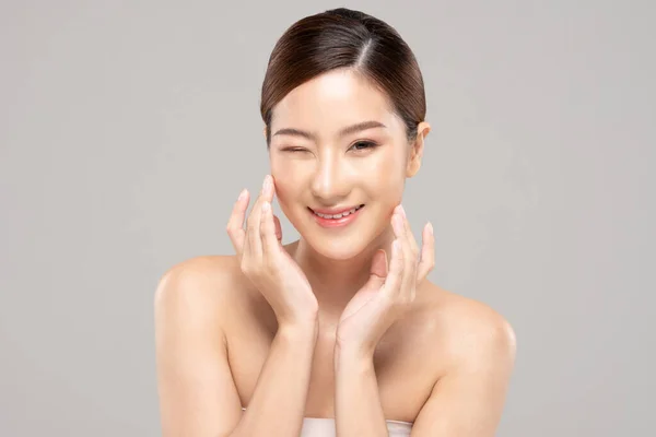 Bienestar Mujer Joven Asiática Toque Mejilla Limpia Piel Pura Fresca — Foto de Stock
