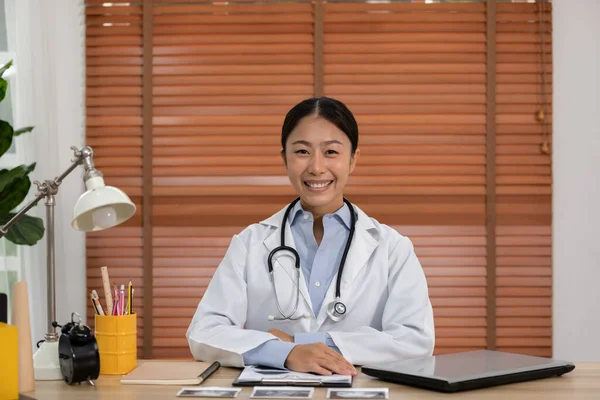 Asian Doctor Woman Smile Sit Office Desk Attractive Doctor Friendly — Stock Photo, Image