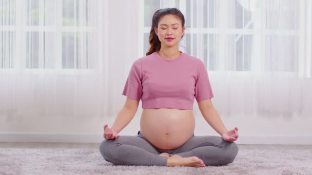 Happy Calm Pregnant Woman Deep Breath Fresh Air Yoga Lotus — Αρχείο Βίντεο