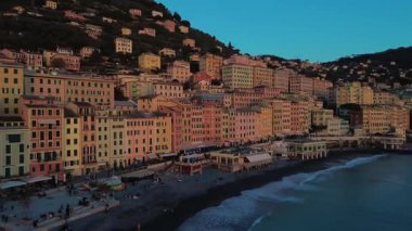 İtalya 'nın antik Camogli kasabasının güzel drone manzarası