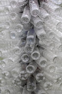 plastik şişe maden suyu. Plastik atık