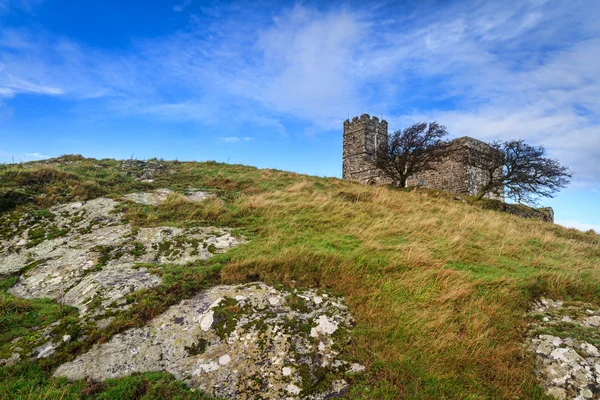 Een weergave van Brentor kerk — Stockfoto