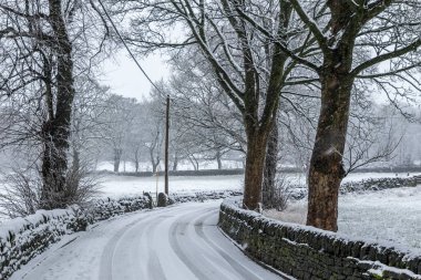 Yollar karla kaplı, Yorkshire UK