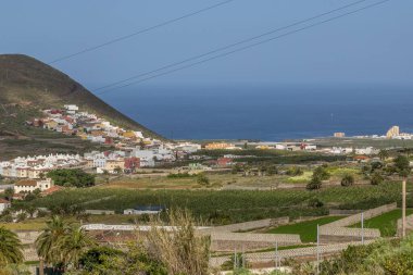 Tenerife, Kanarya Adaları 'nın en büyük ve en kalabalık adasıdır..