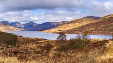 Trossachs Ulusal Parkı 'ndaki Kemerlet Gölü