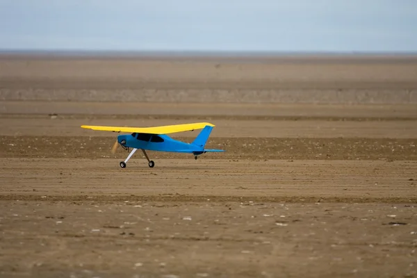 Bi vliegtuig landing is — Stockfoto