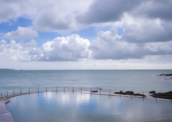 Natuurlijke zwembad in guernsey — Stockfoto
