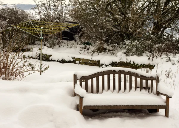 Ławka w śniegu — Zdjęcie stockowe