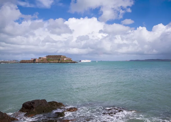 Přírodní bazén v guernsey — Stock fotografie