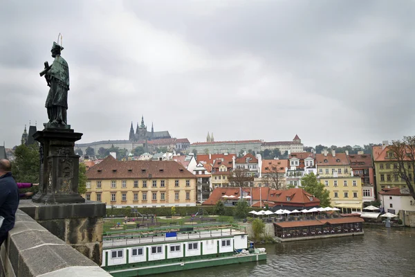 Nad rzeką w Pradze — Zdjęcie stockowe