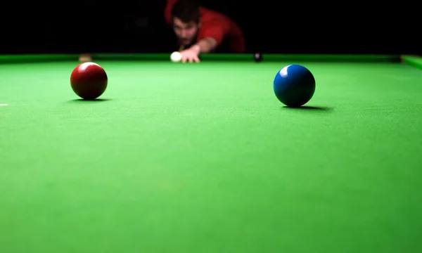 Man playing pool — Stock Photo, Image