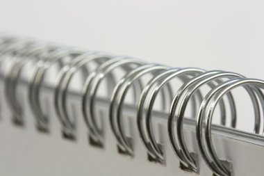 Spiral defter bağlı