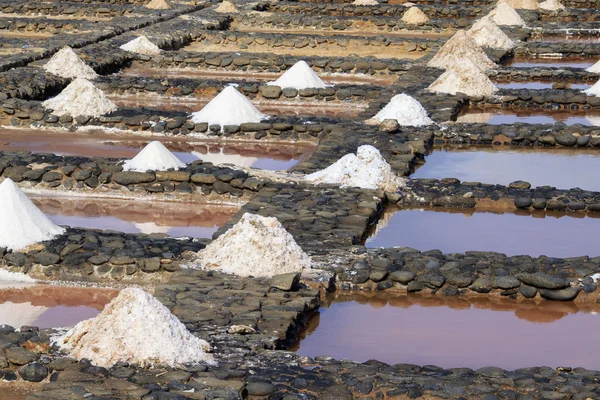 Stagni di evaporazione per la produzione di sale marino — Foto Stock