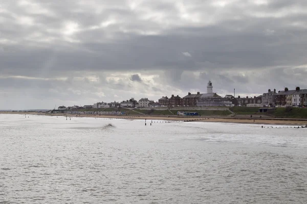 Uitzicht vanaf Southwold pier op de stad — Stockfoto