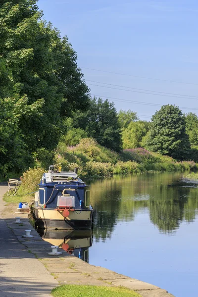 Barge on the canal — Stock Photo, Image