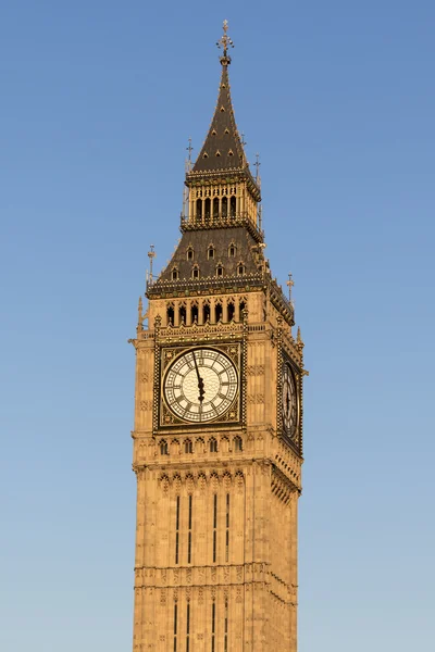 Big Ben con un cielo azul — Foto de Stock