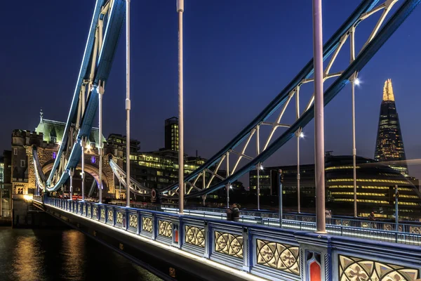 Tower bridge, Londen 's nachts. — Stockfoto