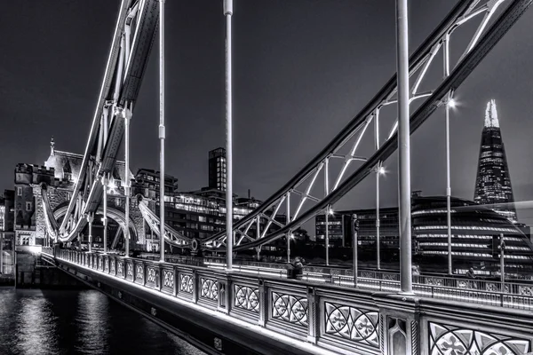 Tower Bridge, Londres à noite . — Fotografia de Stock