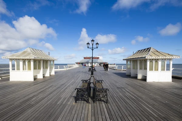 Cromer Pier üzerine bir yürüyüş 