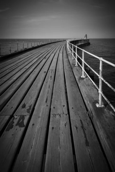 Whitby Pier Reino Unido —  Fotos de Stock