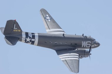 Chino / CA 'daki' Şöhret Uçakları 'havaalanındaki havaalanında bir savaş uçağı görüntüsü.