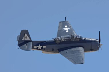 Chino / CA 'daki' Şöhret Uçakları 'havaalanındaki havaalanında bir savaş uçağı görüntüsü.