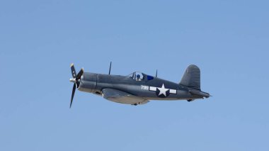 Chino / CA 'daki' Şöhret Uçakları 'havaalanındaki havaalanında bir savaş uçağı görüntüsü.