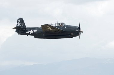 Chino / CA 'daki' Şöhret Uçakları 'havaalanındaki havaalanında bir savaş uçağı görüntüsü.