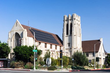 Görüntü: Throop Unitarian Universalist Kilisesi E. Del Mar Blv ve Los Robles Bulvarı Pasadena, Kaliforniya.