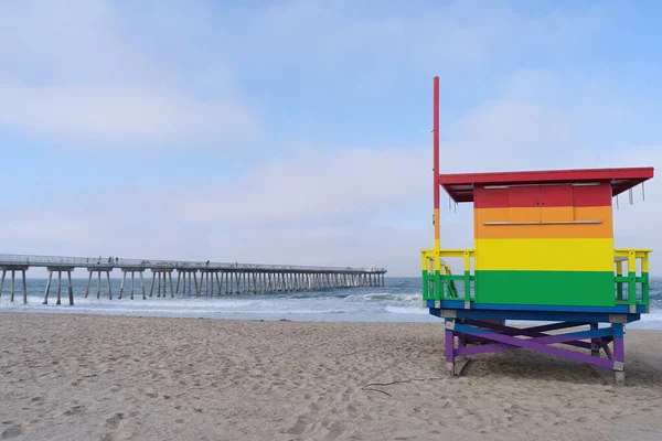 Torre Salva Vidas Pintada Cores Arco Íris Homenagem Orgulho Lgbt — Fotografia de Stock