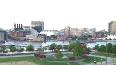 Baltimore şehir merkezinden Panorama, Maryland 'in iç liman silueti Marina ve iş merkezi binalarını gösteriyor. 622 bin 104 kişilik nüfusuyla Maryland eyaletinin en büyük şehridir..