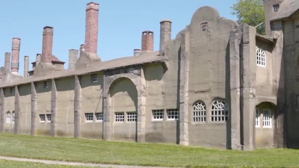 Moravská keramika a dlaždice (MPTW) je historické muzeum, betonová stavba se nachází v Doylestownu, Pensylvánie, USA.