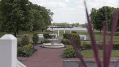 Pen Ryn Malikanesi, 275 yılı aşkın süredir Delaware Nehri 'nin kıyılarını şereflendiren tarihi nehir kenarı malikanesi Belle Voir Malikanesi' nin liman kenarı etkinliklerine ev sahipliği yapıyor..