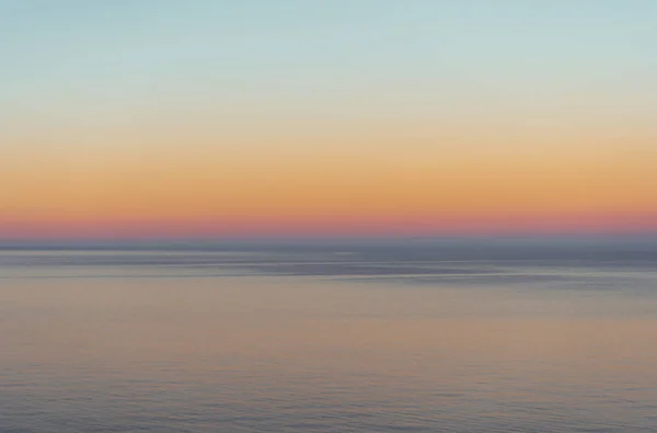 Horizonte Marino Con Una Degradación Los Colores Rojo Naranja Azul — Foto de Stock