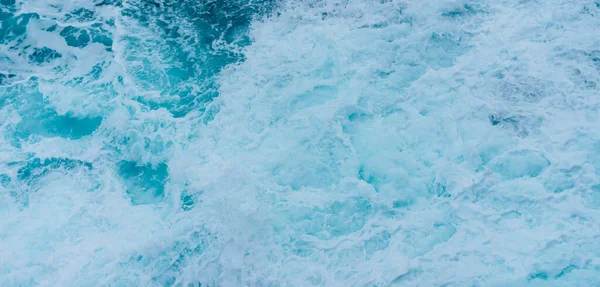 Ondas Mar Quebrando Contra Rochas — Fotografia de Stock