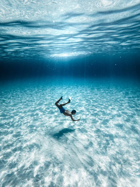 Young White Boy Diving Clean Crystal Sea Sun Rays Breaking — Stock Photo, Image