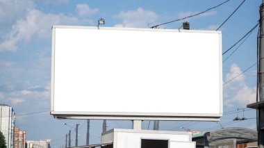 Açık hava reklamları için büyük boş çerçeve yerel reklam panoları
