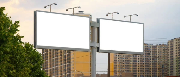 Dva Velké Venkovní Billboardy Dojíždějícím Městě — Stock fotografie