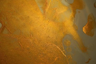 Parlak boya lekelerinin altın grunge arka planı.
